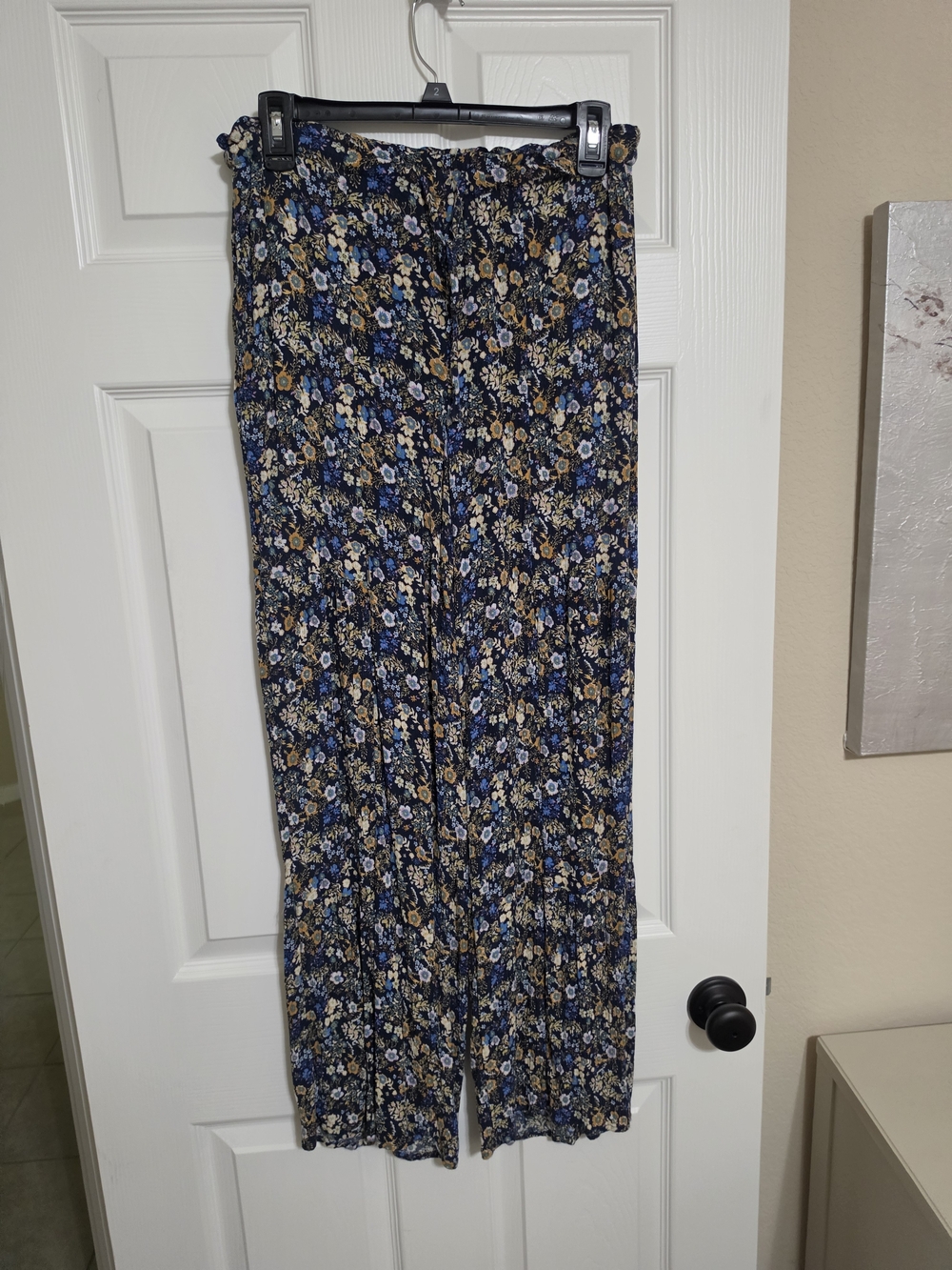Maurices Floral Wide-Leg Women’s Pants in Navy Blue